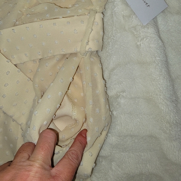 NWT Hope's "Tell me Everything" beige romper - Picture 4 of 8